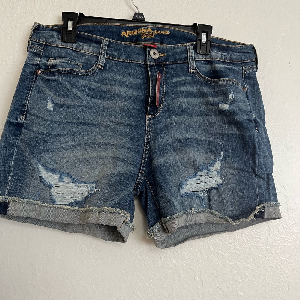NWT Arizona Denim Distressed Shorts 14 Jrs Plus. Cuffed